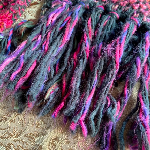 Hat, scarf and hand warmers - Picture 6 of 6